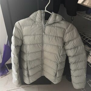 Aritzia grey/silver little puff